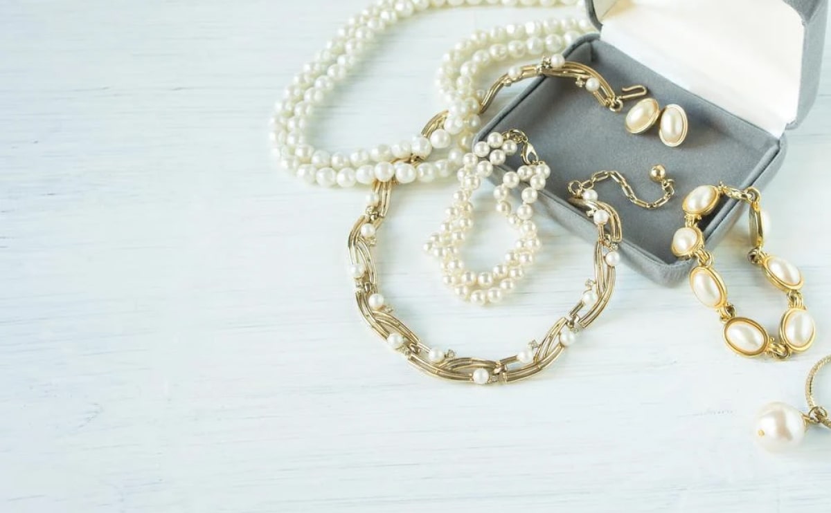 Reinterprets the classic bookshelf Jewellery Blog Img 4 1
